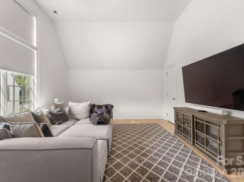 1355 Kings Drive, Charlotte, NC 28207.  MLS# CAR4391517, YatesRealty ID 33496. 