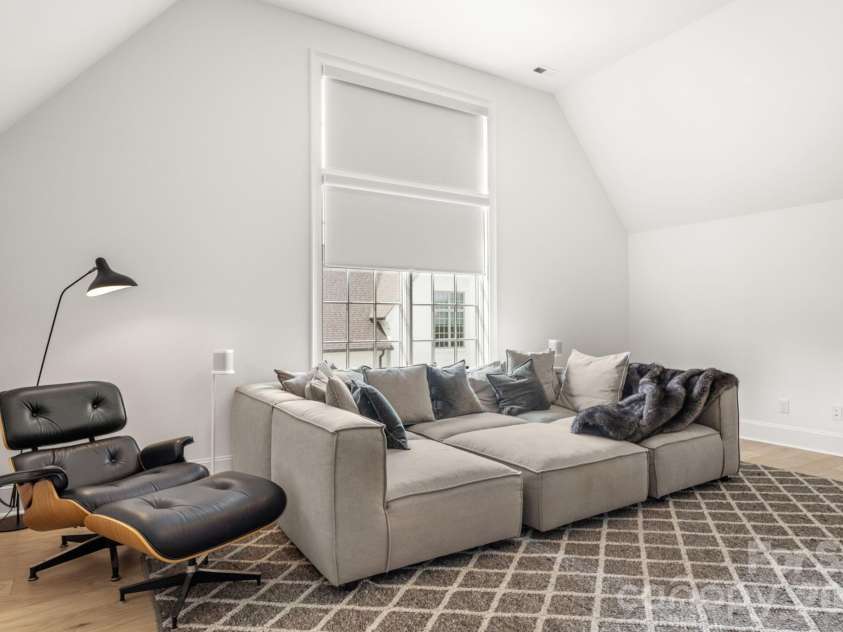 1355 Kings Drive, Charlotte, NC 28207.  MLS# CAR4391517, YatesRealty ID 33496. 