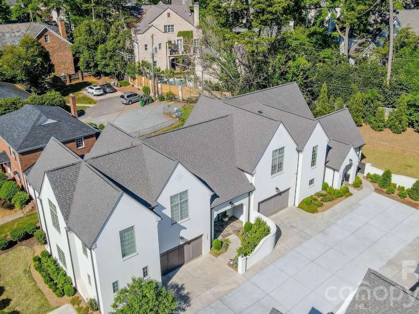 1355 Kings Drive, Charlotte, NC 28207.  MLS# CAR4391517, YatesRealty ID 33496. 