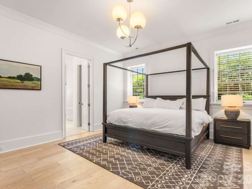 1355 Kings Drive, Charlotte, NC 28207.  MLS# CAR4391517, YatesRealty ID 33496. Primary on main with Spa like en suite bath