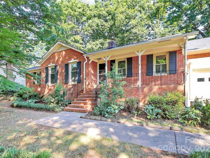 16509 Kimbolten Drive, Huntersville, NC 28078.  MLS# CAR4272794, YatesRealty ID 33496. 