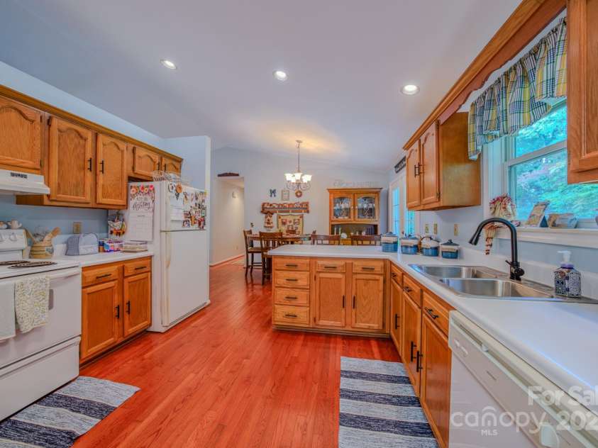 345 Sycamore Ridge Drive, Mars Hill, NC 28754.  MLS# CAR4288086, YatesRealty ID 33497. 