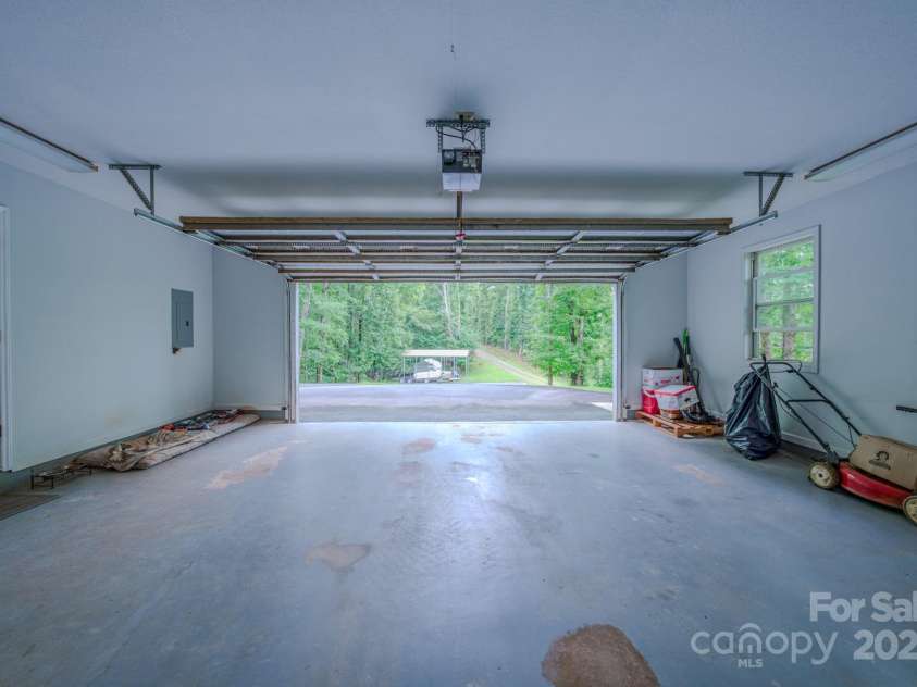 345 Sycamore Ridge Drive, Mars Hill, NC 28754.  MLS# CAR4288086, YatesRealty ID 33497. 