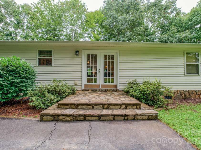 345 Sycamore Ridge Drive, Mars Hill, NC 28754.  MLS# CAR4288086, YatesRealty ID 33497. 