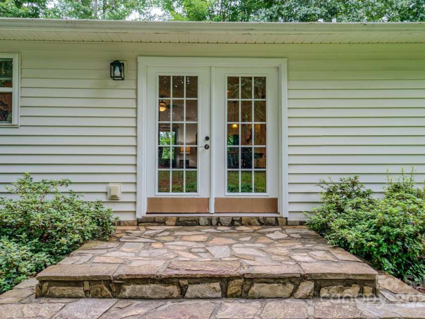 345 Sycamore Ridge Drive, Mars Hill, NC 28754.  MLS# CAR4288086, YatesRealty ID 33497. 