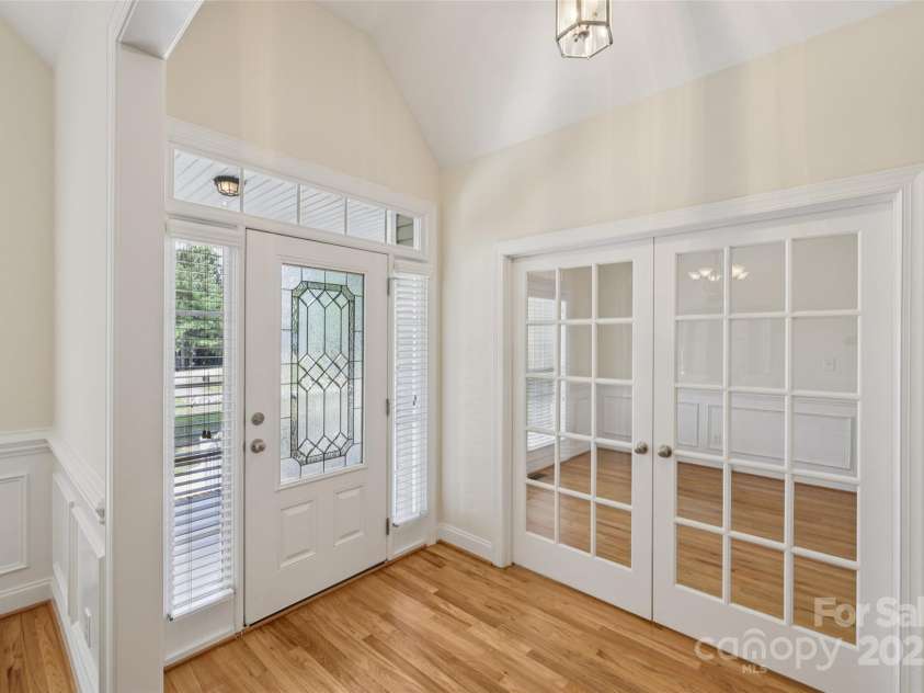 2055 Sunswept Lane, York, SC 29745.  MLS# CAR4276361, YatesRealty ID 33498. Foyer