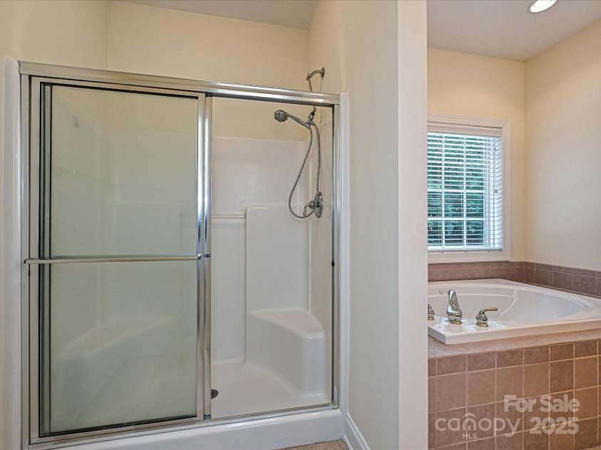 2055 Sunswept Lane, York, SC 29745.  MLS# CAR4276361, YatesRealty ID 33498. Primary Bathroom