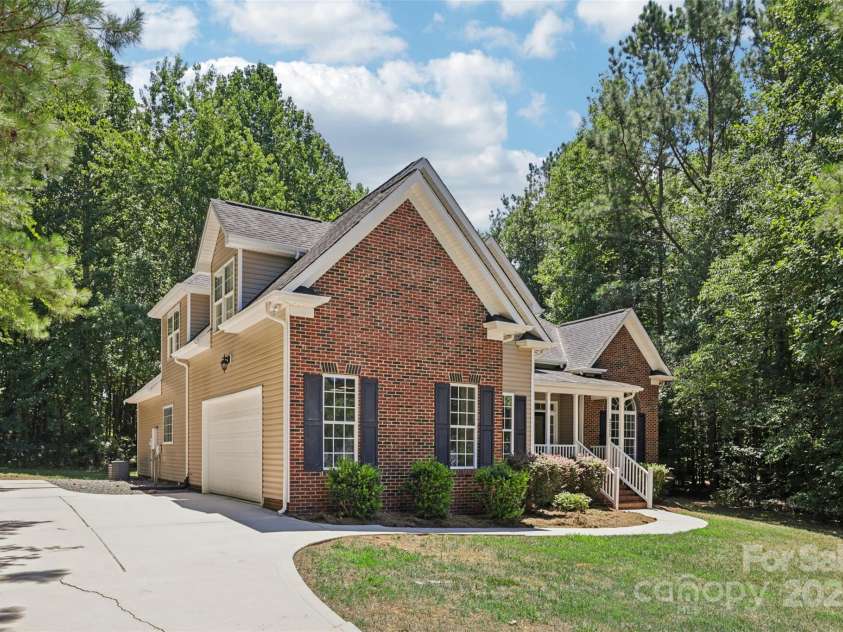 2055 Sunswept Lane, York, SC 29745.  MLS# CAR4276361, YatesRealty ID 33498. Side Load Garage