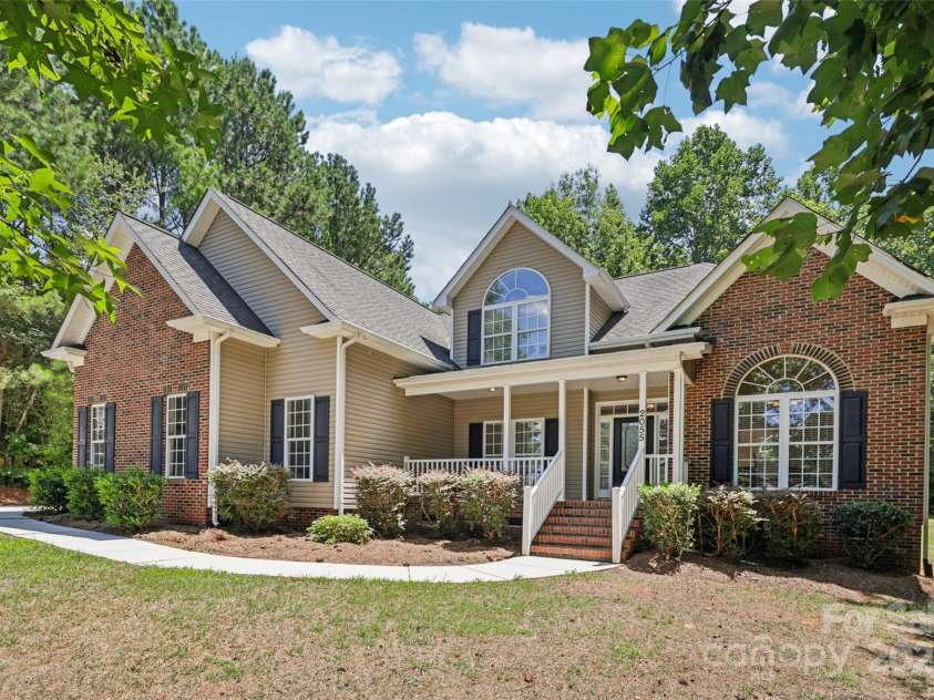 2055 Sunswept Lane, York, SC 29745.  MLS# CAR4276361, YatesRealty ID 33498. Welcome Home