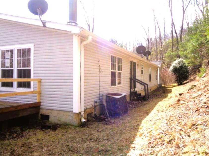 47 Integrity Mountain Road, Otto, NC 28763.  MLS# CAR4393310, YatesRealty ID 33498. 