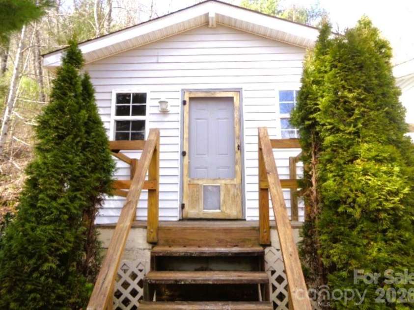 47 Integrity Mountain Road, Otto, NC 28763.  MLS# CAR4393310, YatesRealty ID 33498. 