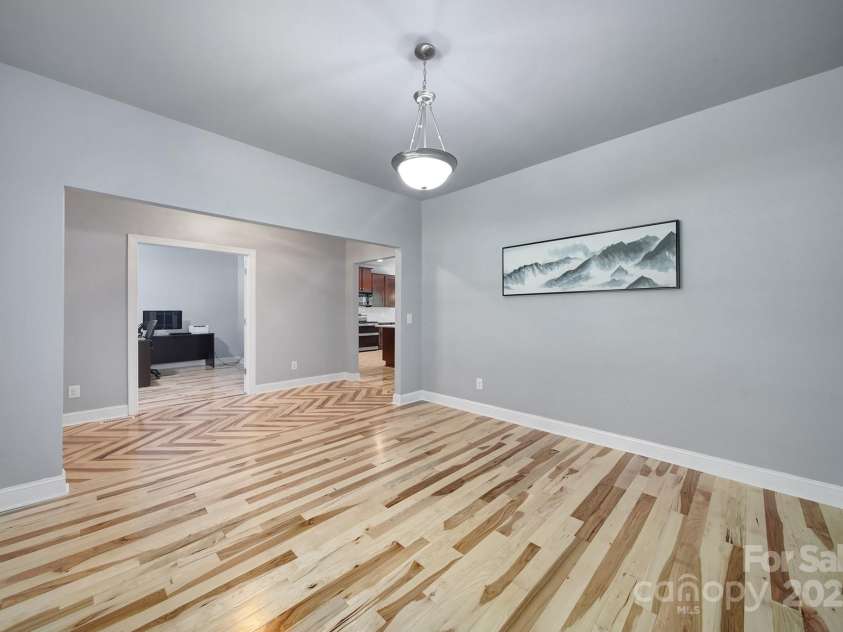 121 Holt Lane, Mooresville, NC 28117.  MLS# CAR4281548, YatesRealty ID 33499. Flex Space