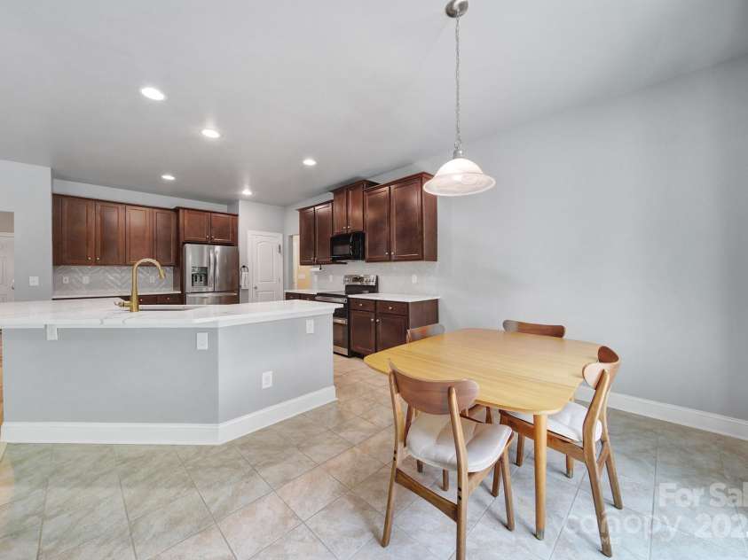 121 Holt Lane, Mooresville, NC 28117.  MLS# CAR4281548, YatesRealty ID 33499. Kitchen