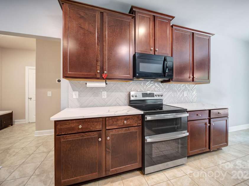 121 Holt Lane, Mooresville, NC 28117.  MLS# CAR4281548, YatesRealty ID 33499. Kitchen