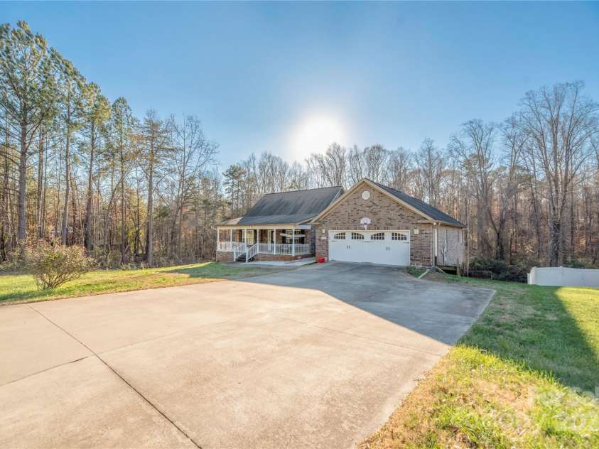 1350 Kensington Circle, Newton, NC 28658.  MLS# CAR4207985, YatesRealty ID 335. 