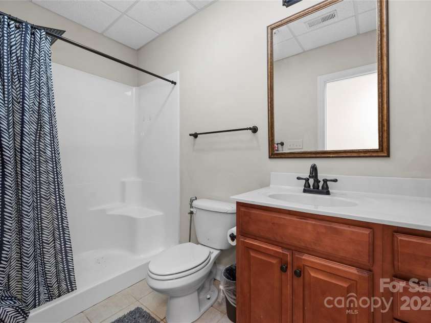 1350 Kensington Circle, Newton, NC 28658.  MLS# CAR4207985, YatesRealty ID 335. Full bath