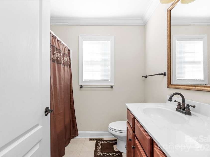 1350 Kensington Circle, Newton, NC 28658.  MLS# CAR4207985, YatesRealty ID 335. Full bath-main level