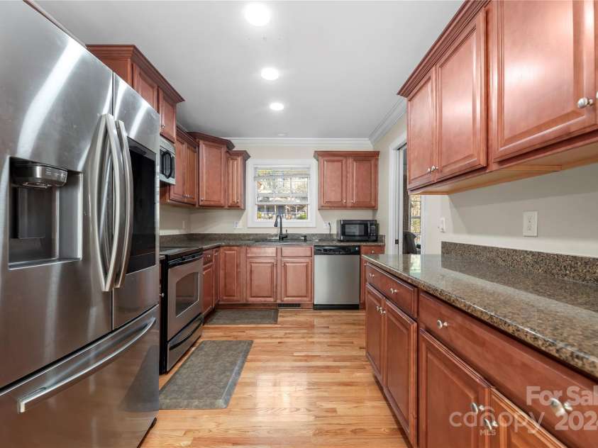 1350 Kensington Circle, Newton, NC 28658.  MLS# CAR4207985, YatesRealty ID 335. Kitchen