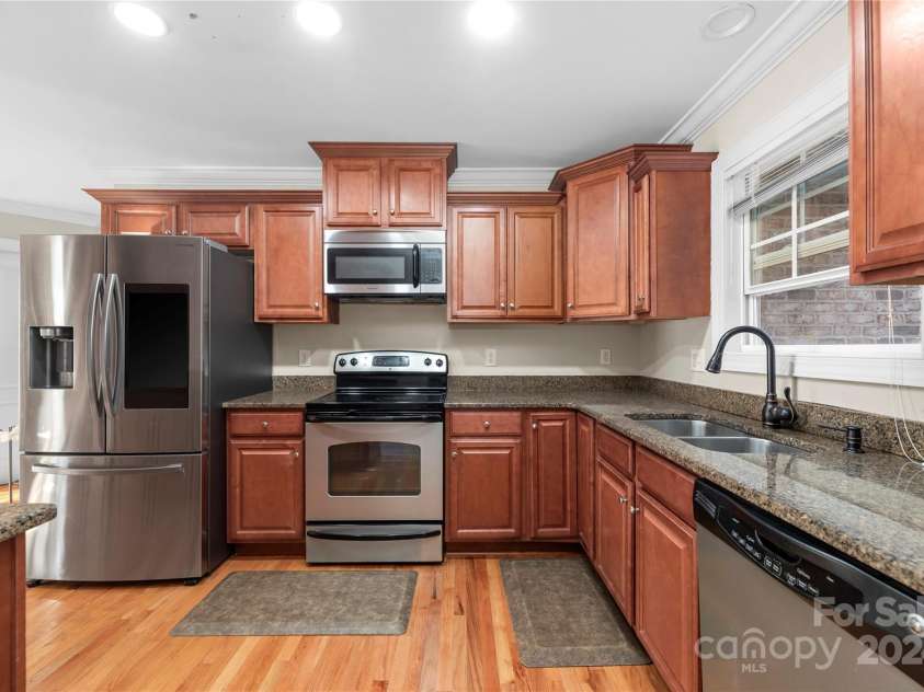 1350 Kensington Circle, Newton, NC 28658.  MLS# CAR4207985, YatesRealty ID 335. Kitchen