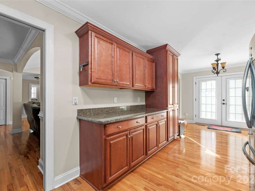 1350 Kensington Circle, Newton, NC 28658.  MLS# CAR4207985, YatesRealty ID 335. Kitchen
