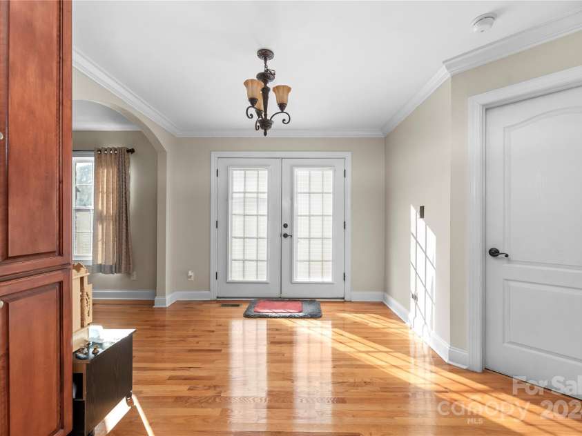 1350 Kensington Circle, Newton, NC 28658.  MLS# CAR4207985, YatesRealty ID 335. Kitchen