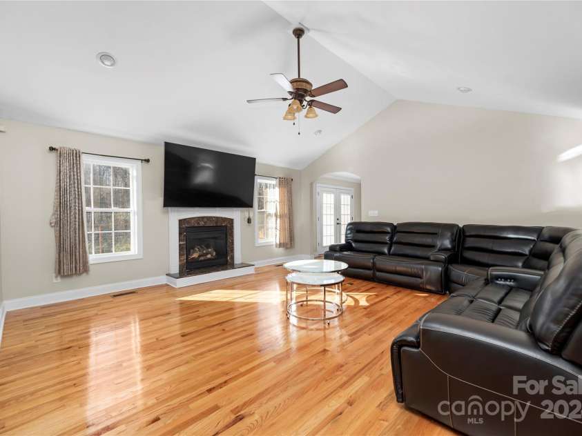 1350 Kensington Circle, Newton, NC 28658.  MLS# CAR4207985, YatesRealty ID 335. Living room