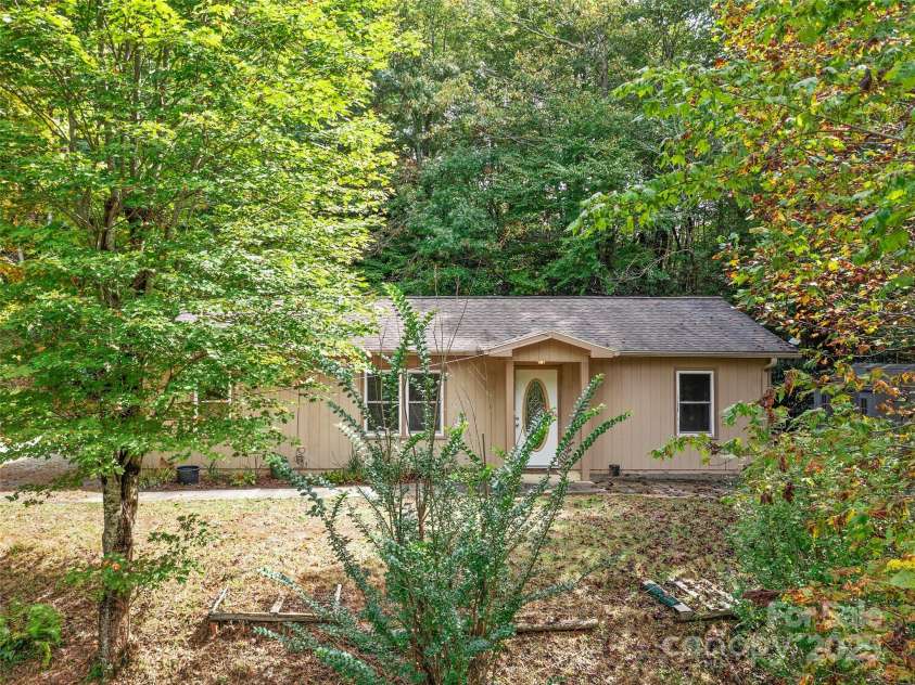 158 Dover Lane, Spruce Pine, NC 28777.  MLS# CAR4305142, YatesRealty ID 335. 