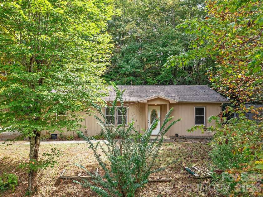 158 Dover Lane, Spruce Pine, NC 28777.  MLS# CAR4305142, YatesRealty ID 335. 