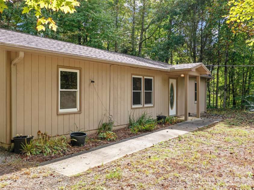 158 Dover Lane, Spruce Pine, NC 28777.  MLS# CAR4305142, YatesRealty ID 335. 