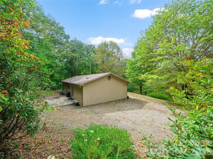 158 Dover Lane, Spruce Pine, NC 28777.  MLS# CAR4305142, YatesRealty ID 335. 