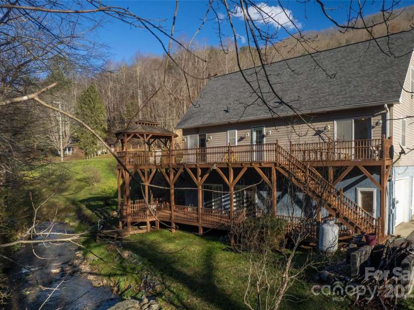 814 Barkers Creek Road, Whittier, NC 28789.  MLS# CAR4325826, YatesRealty ID 3350. 