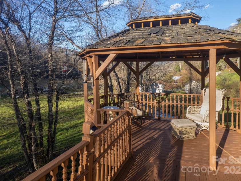 814 Barkers Creek Road, Whittier, NC 28789.  MLS# CAR4325826, YatesRealty ID 3350. 