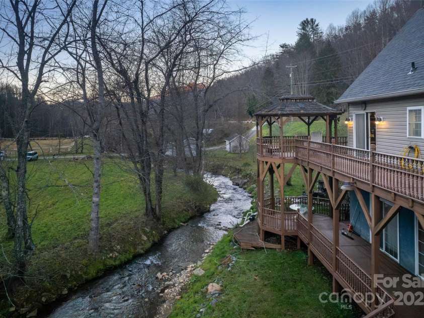 814 Barkers Creek Road, Whittier, NC 28789.  MLS# CAR4325826, YatesRealty ID 3350. 