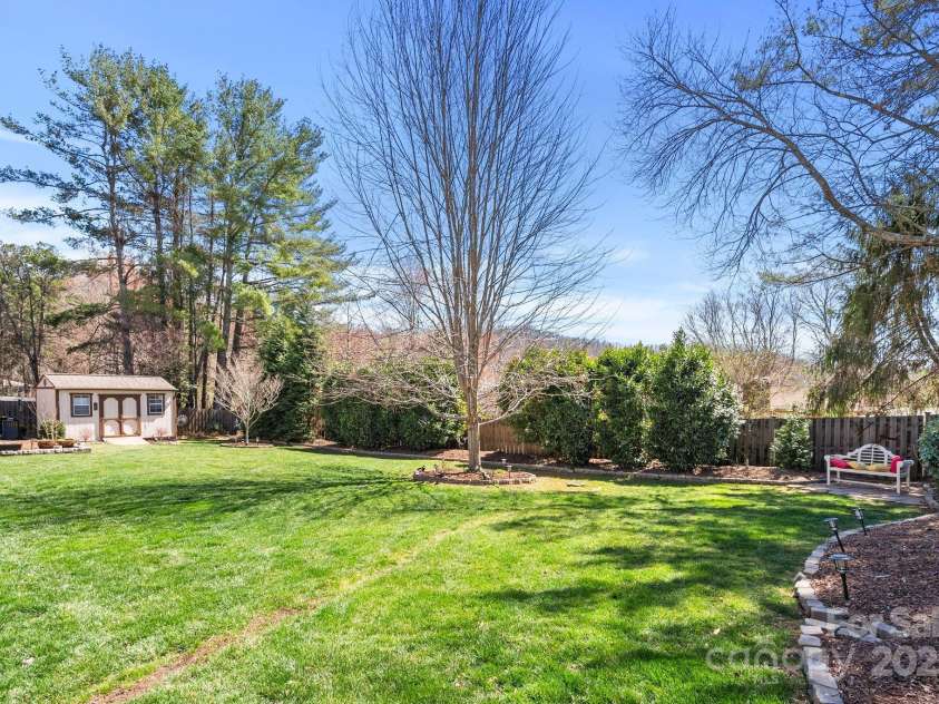 9 Ballantree Drive, Asheville, NC 28803.  MLS# CAR4234904, YatesRealty ID 3350. 