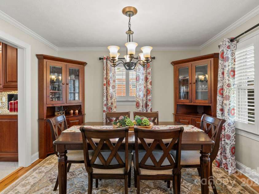 9 Ballantree Drive, Asheville, NC 28803.  MLS# CAR4234904, YatesRealty ID 3350. 