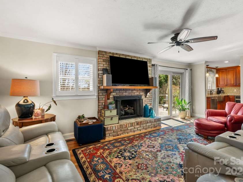 9 Ballantree Drive, Asheville, NC 28803.  MLS# CAR4234904, YatesRealty ID 3350. 