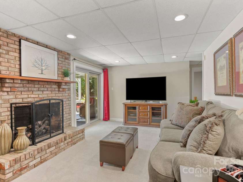 9 Ballantree Drive, Asheville, NC 28803.  MLS# CAR4234904, YatesRealty ID 3350. 