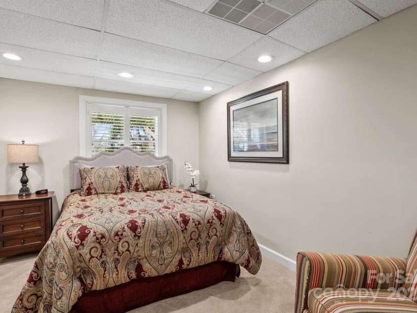 9 Ballantree Drive, Asheville, NC 28803.  MLS# CAR4234904, YatesRealty ID 3350. 