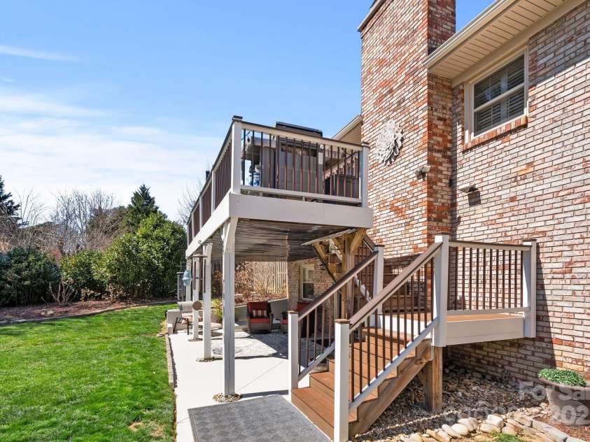 9 Ballantree Drive, Asheville, NC 28803.  MLS# CAR4234904, YatesRealty ID 3350. 