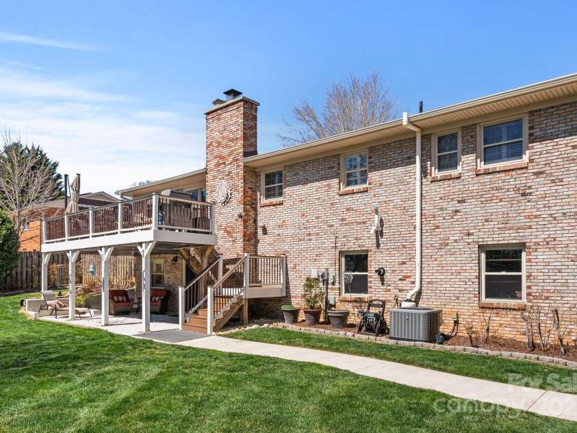 9 Ballantree Drive, Asheville, NC 28803.  MLS# CAR4234904, YatesRealty ID 3350. 