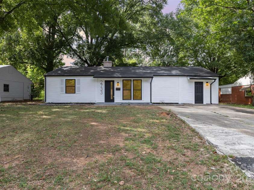 2733 Englehardt Street, Charlotte, NC 28216.  MLS# CAR4283426, YatesRealty ID 33500. 