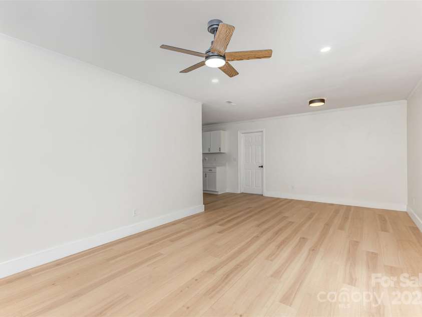 2733 Englehardt Street, Charlotte, NC 28216.  MLS# CAR4283426, YatesRealty ID 33500. 