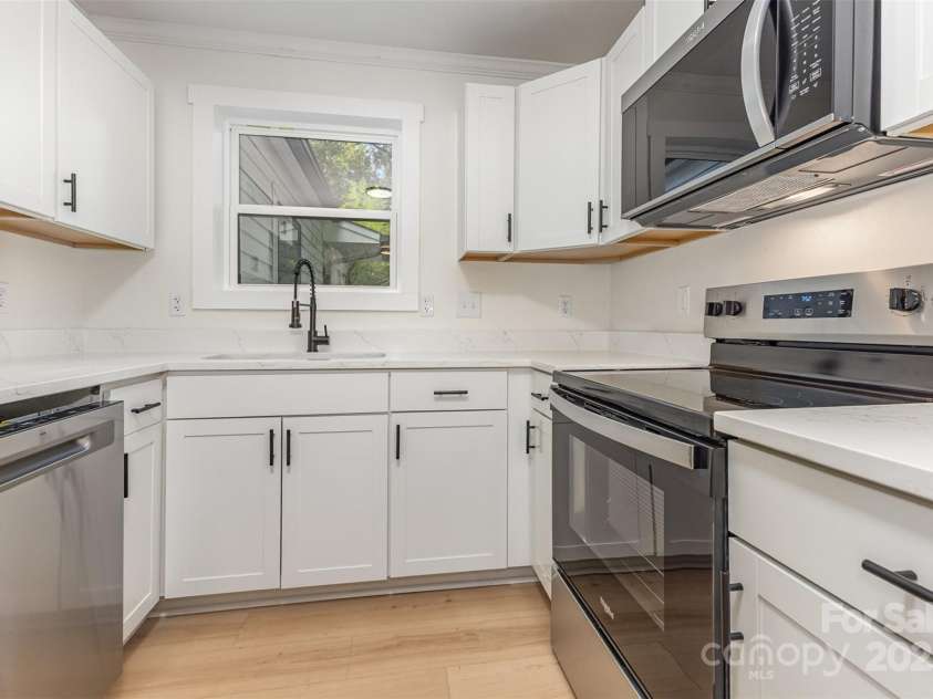 2733 Englehardt Street, Charlotte, NC 28216.  MLS# CAR4283426, YatesRealty ID 33500. 