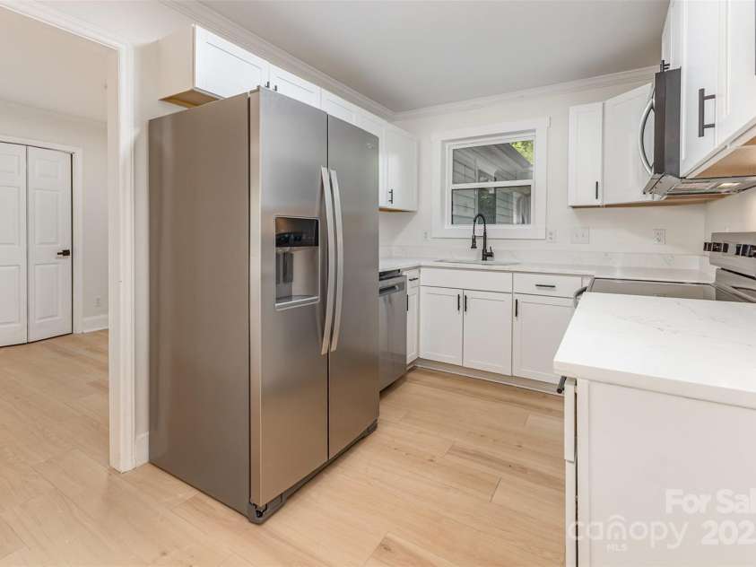 2733 Englehardt Street, Charlotte, NC 28216.  MLS# CAR4283426, YatesRealty ID 33500. 