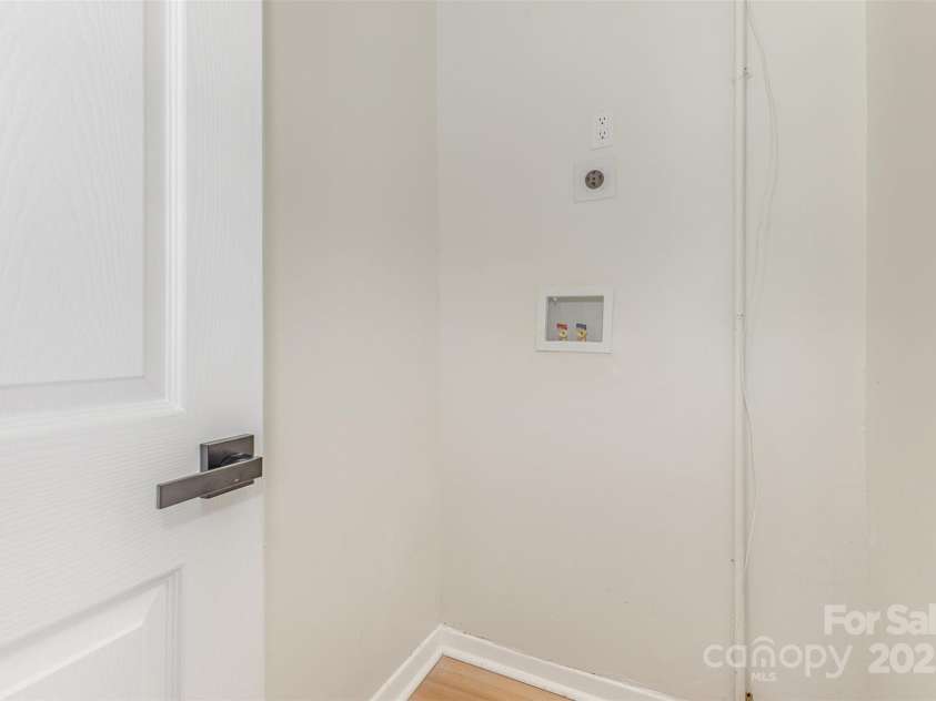 2733 Englehardt Street, Charlotte, NC 28216.  MLS# CAR4283426, YatesRealty ID 33500. 