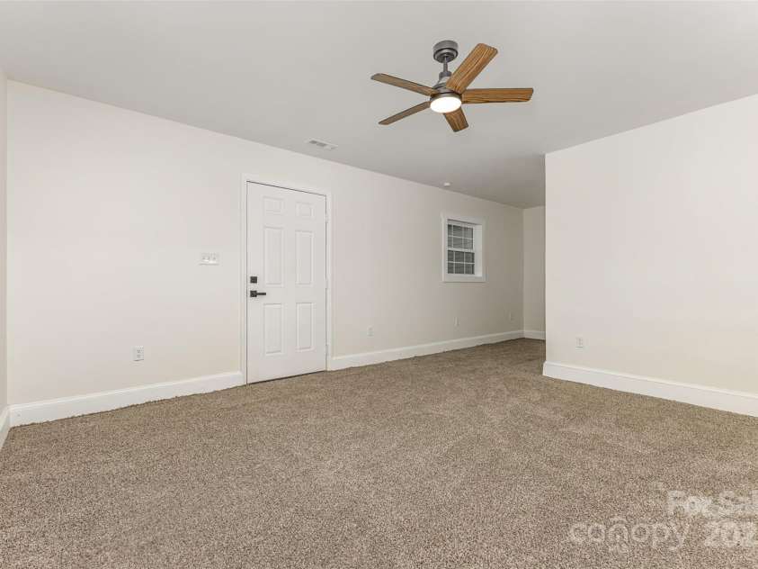 2733 Englehardt Street, Charlotte, NC 28216.  MLS# CAR4283426, YatesRealty ID 33500. 