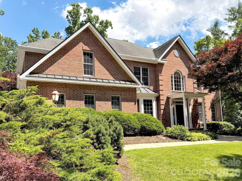9 Hickory Ridge, Fletcher, NC 28732.  MLS# CAR4395833, YatesRealty ID 33500. 9 Hickory Ridge Road