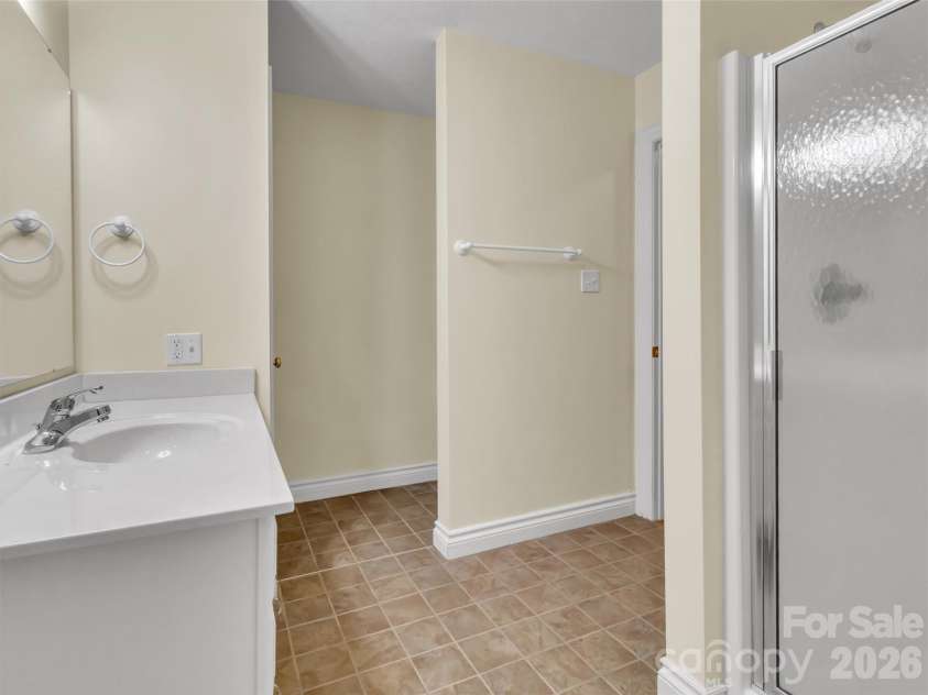 9 Hickory Ridge, Fletcher, NC 28732.  MLS# CAR4395833, YatesRealty ID 33500. Lower level bath