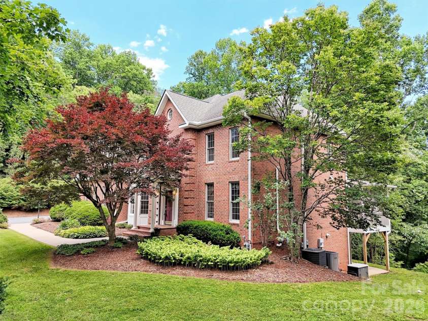 9 Hickory Ridge, Fletcher, NC 28732.  MLS# CAR4395833, YatesRealty ID 33500. Side yard