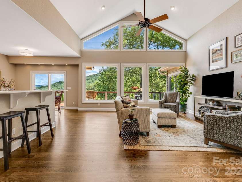930 Sunlight Ridge Drive, Hendersonville, NC 28792.  MLS# CAR4281569, YatesRealty ID 33501. Gorgeous Mountain Views